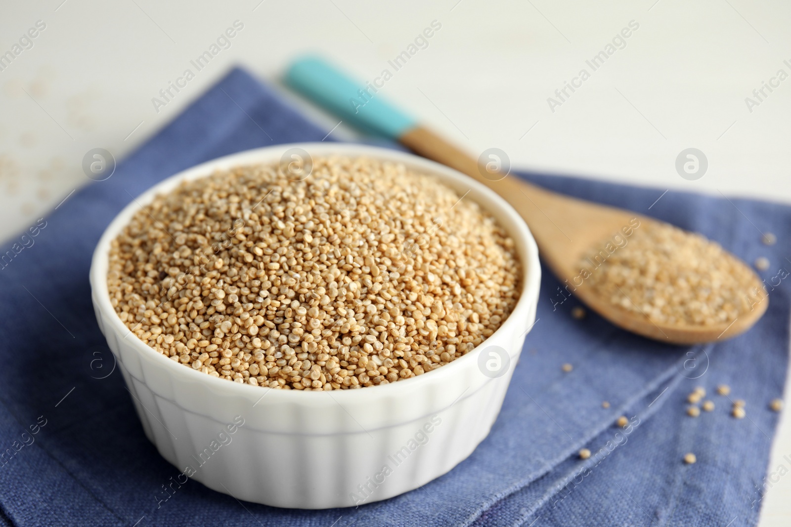 Photo of Bowl with white quinoa on table, closeup