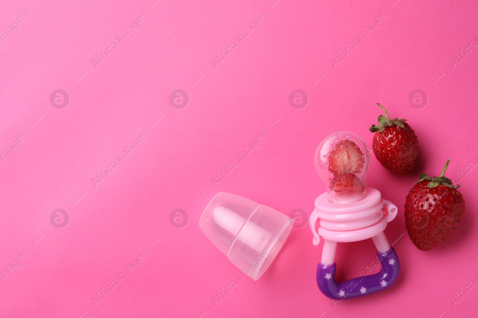 Photo of Nibbler with fresh strawberries on pink background, flat lay. Space for text