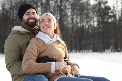 Photo of Portrait of happy young couple outdoors on winter day