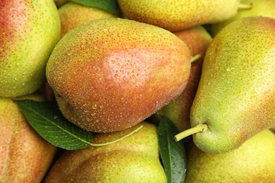 Photo of Many ripe juicy pears with water drops as background, closeup
