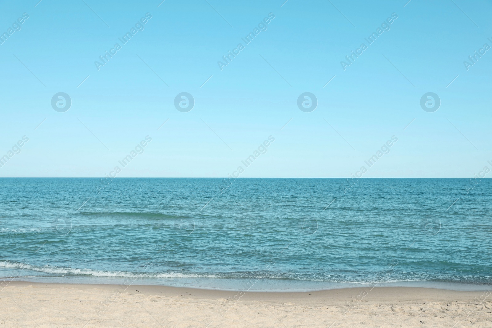 Photo of Beautiful view of sea shore and blue sky on sunny day