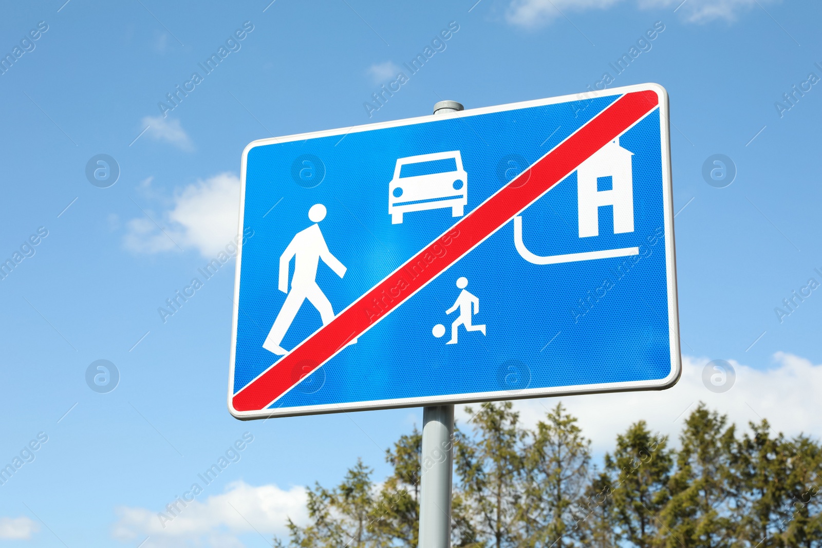 Photo of Traffic sign End Of Living Street against blue sky