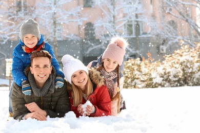 Photo of Portrait of happy family in winter park
