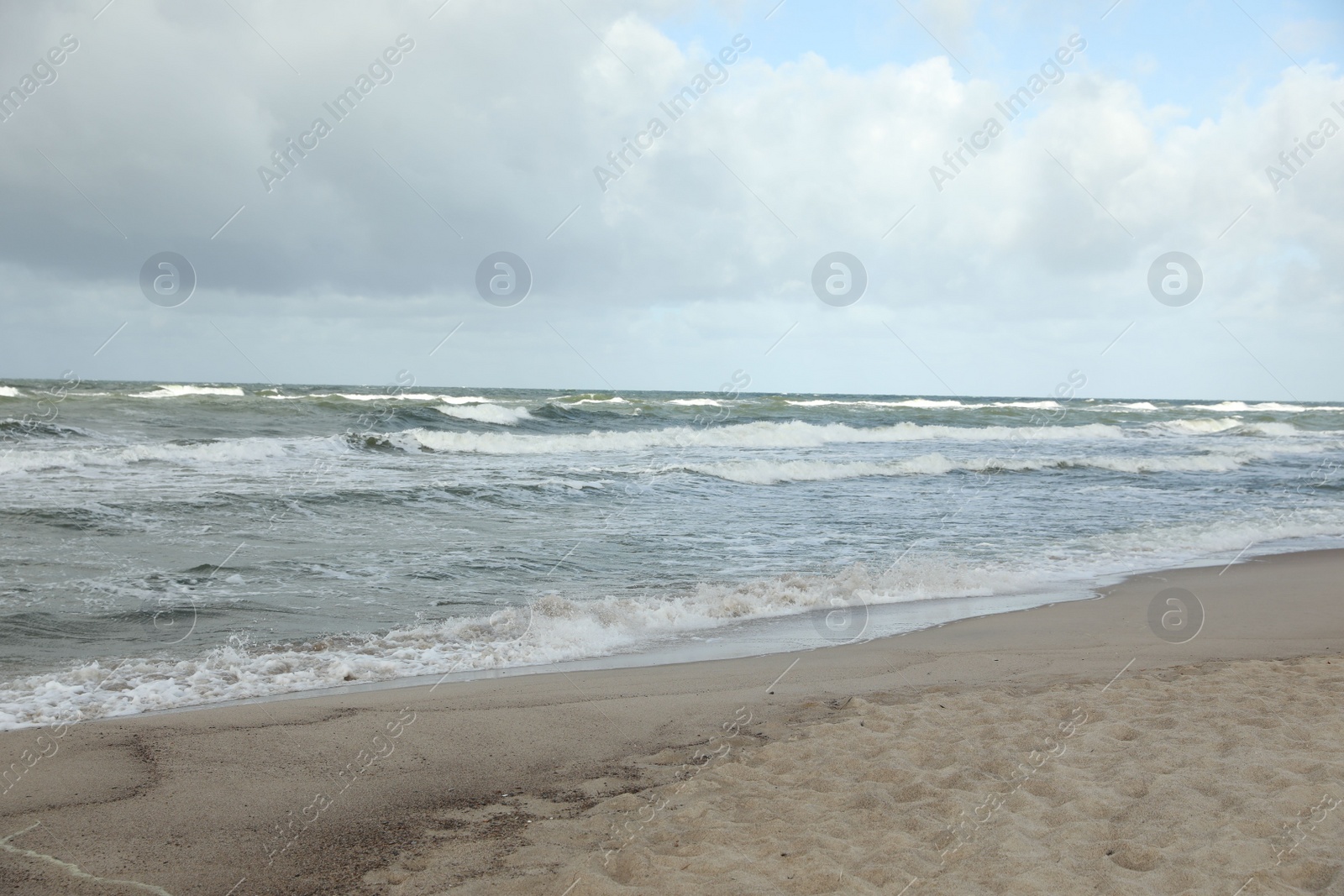 Photo of Picturesque view of wavy sea on cloudy day