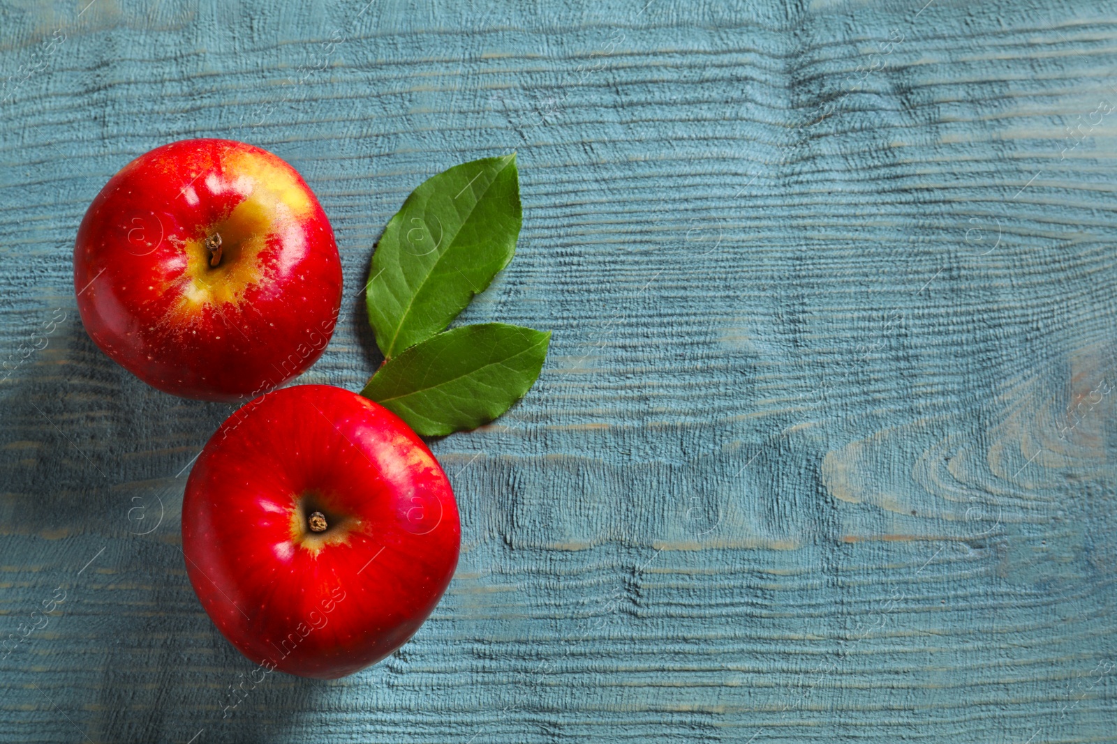 Photo of Ripe red apples on wooden background, flat lay