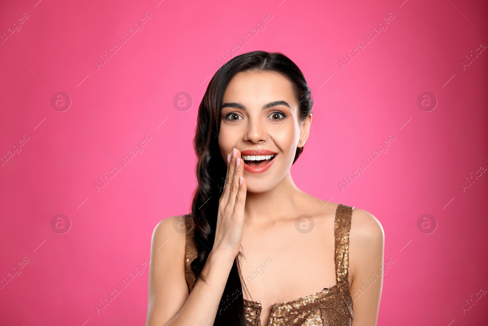 Photo of Portrait of surprised woman on pink background