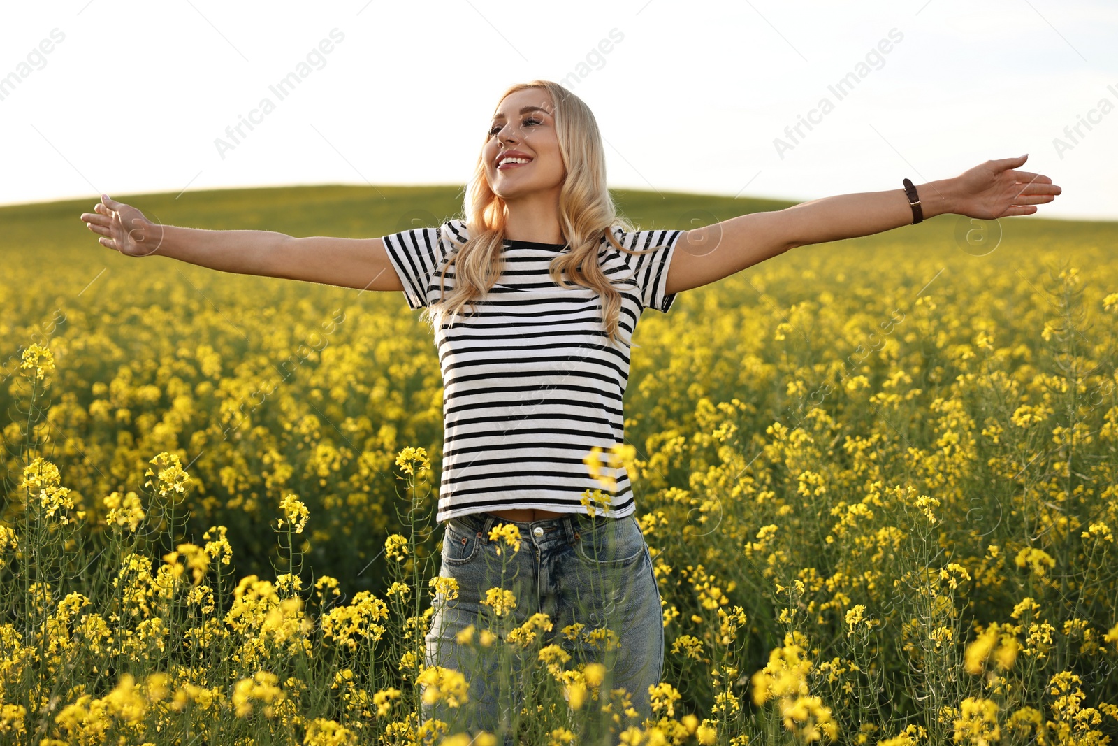 Photo of Portrait of happy young woman in field on spring day