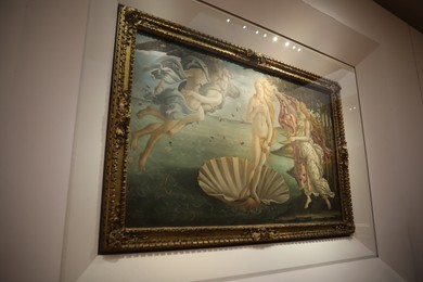 Photo of Florence, Italy - February 8, 2024: Famous painting "Birth of Venus" by Sandro Botticelli at Uffizi gallery