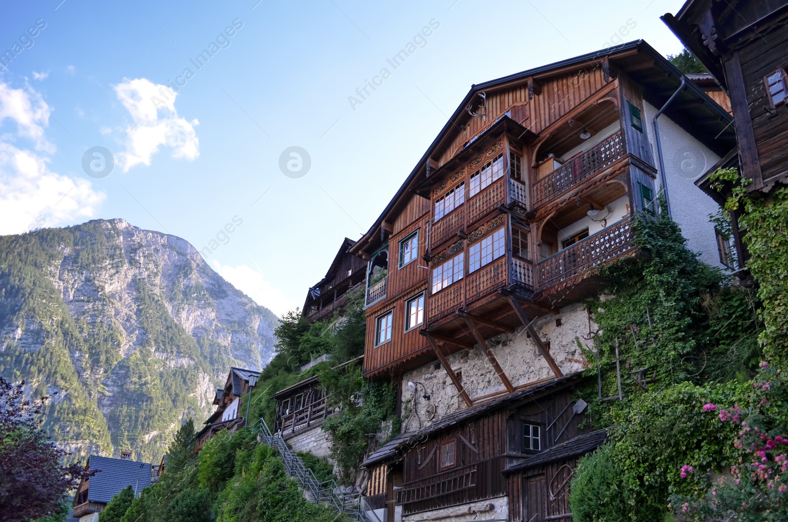 Photo of Beautiful view of buildings near mountains on sunny day