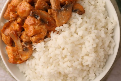 Bowl of delicious rice with meat and mushrooms in bowl, closeup