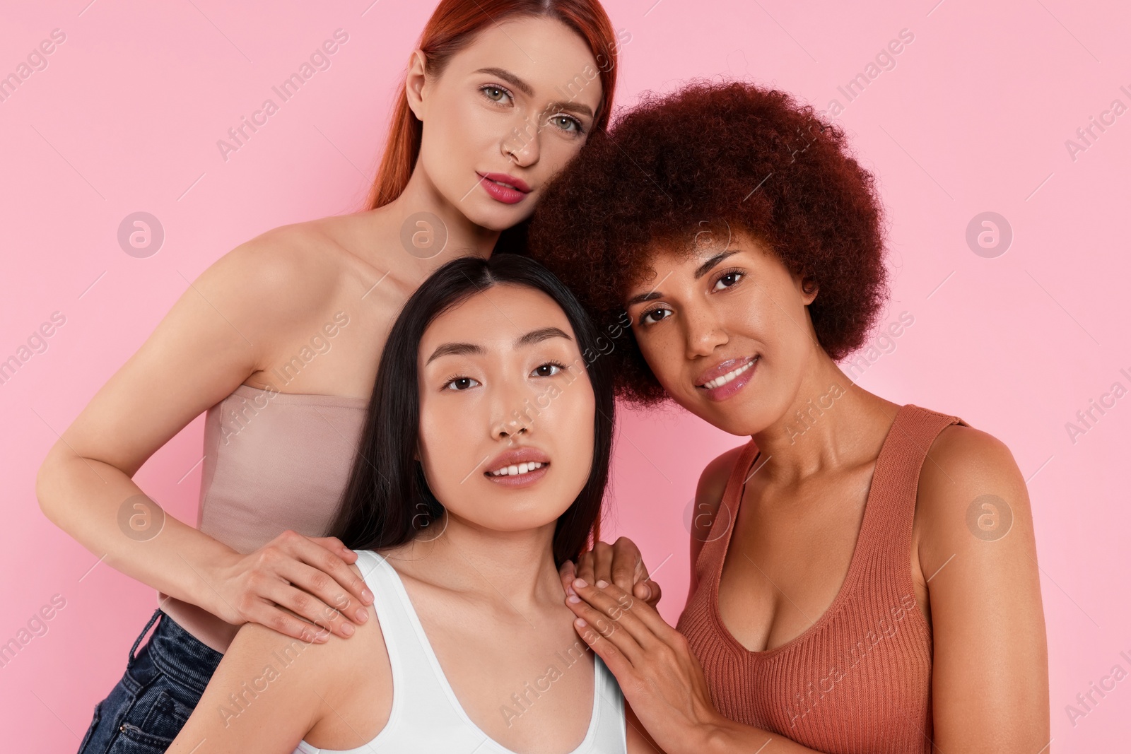 Photo of Portrait of beautiful young women on pink background