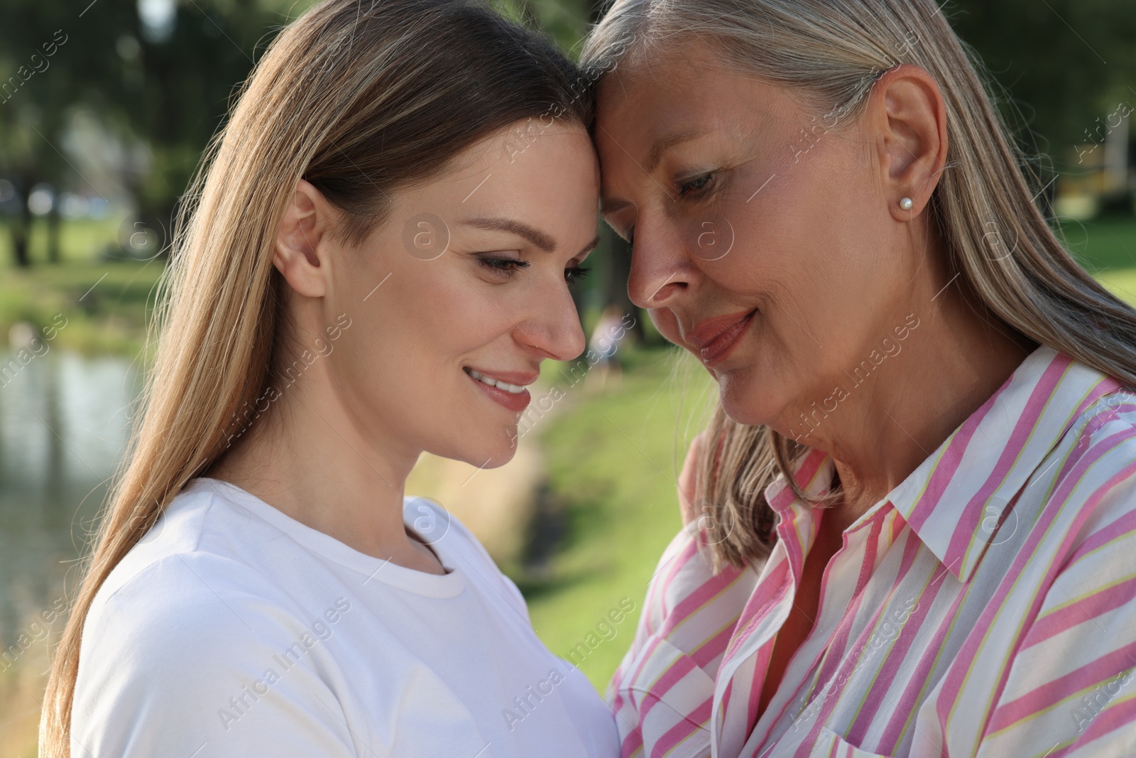 Photo of Family portrait of happy mother and daughter outdoors