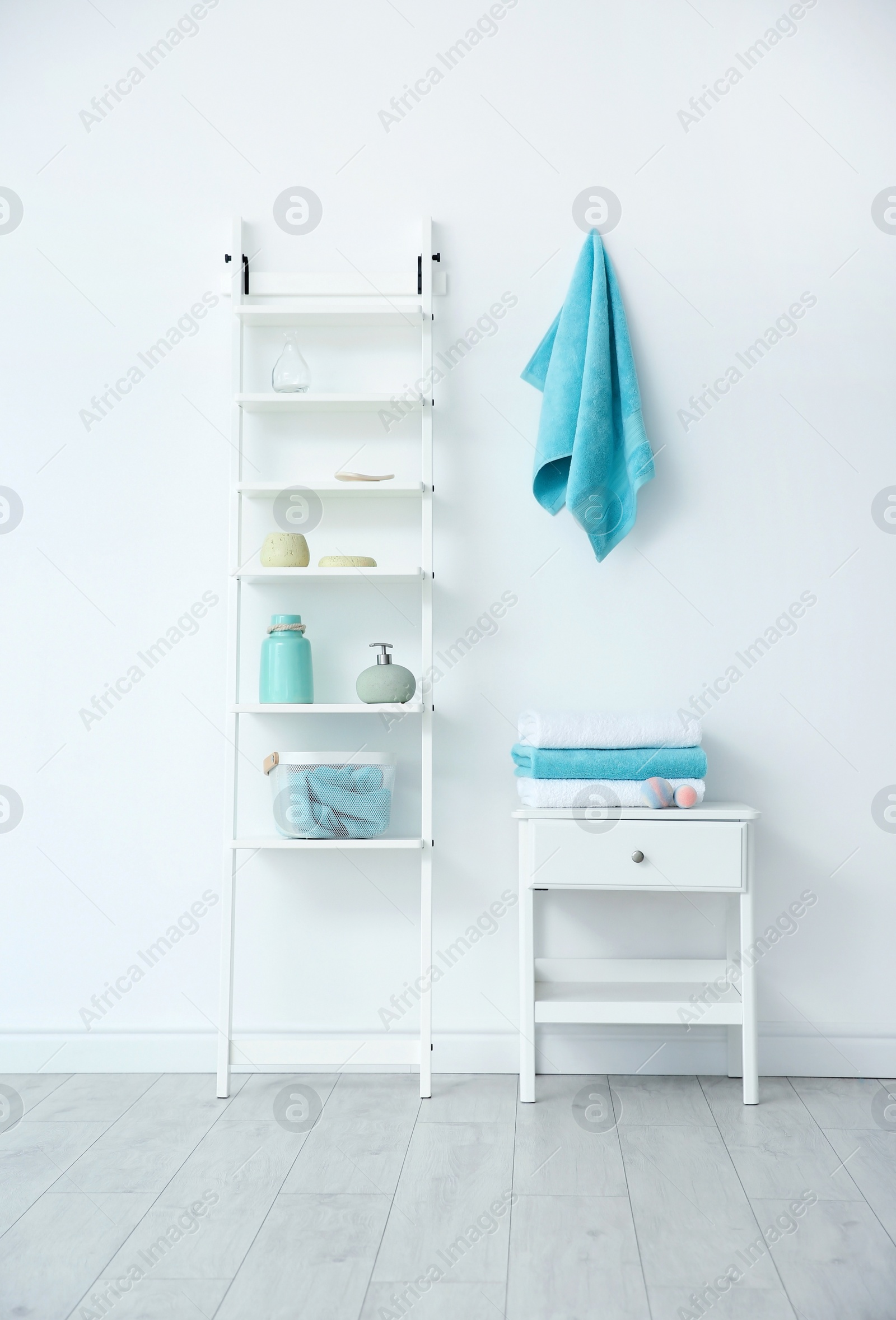 Photo of Room interior with clean towels and toiletries