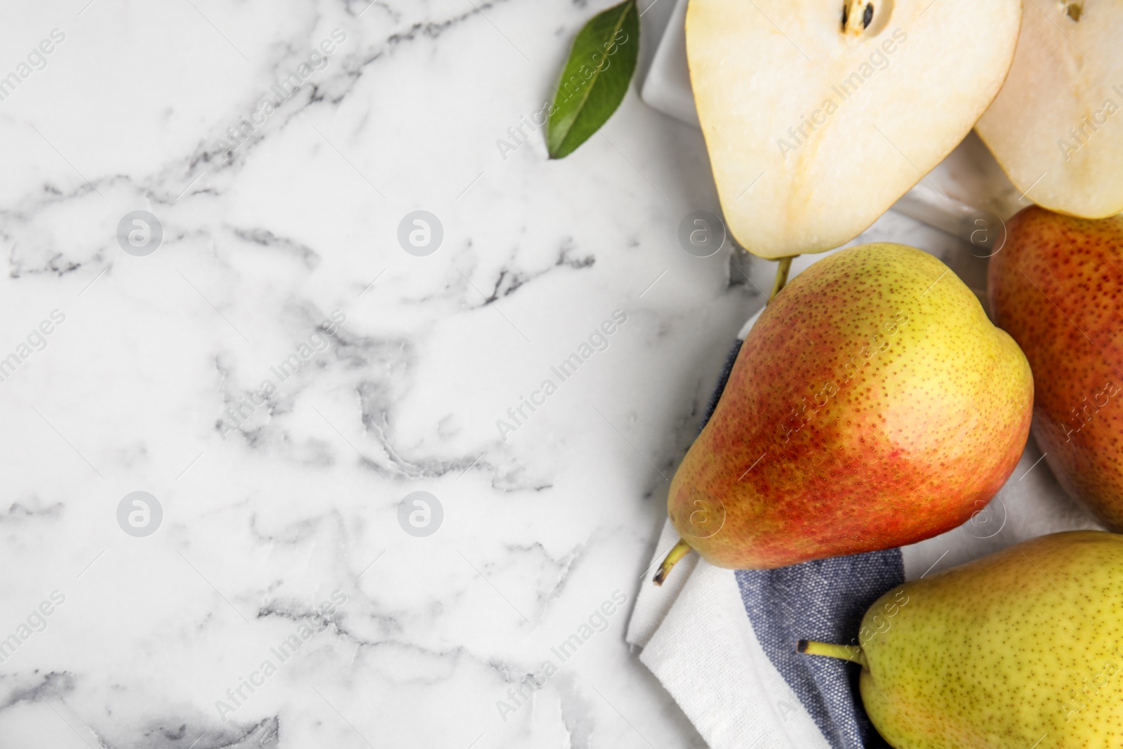 Photo of Ripe fresh juicy pears on marble table, flat lay. Space for text