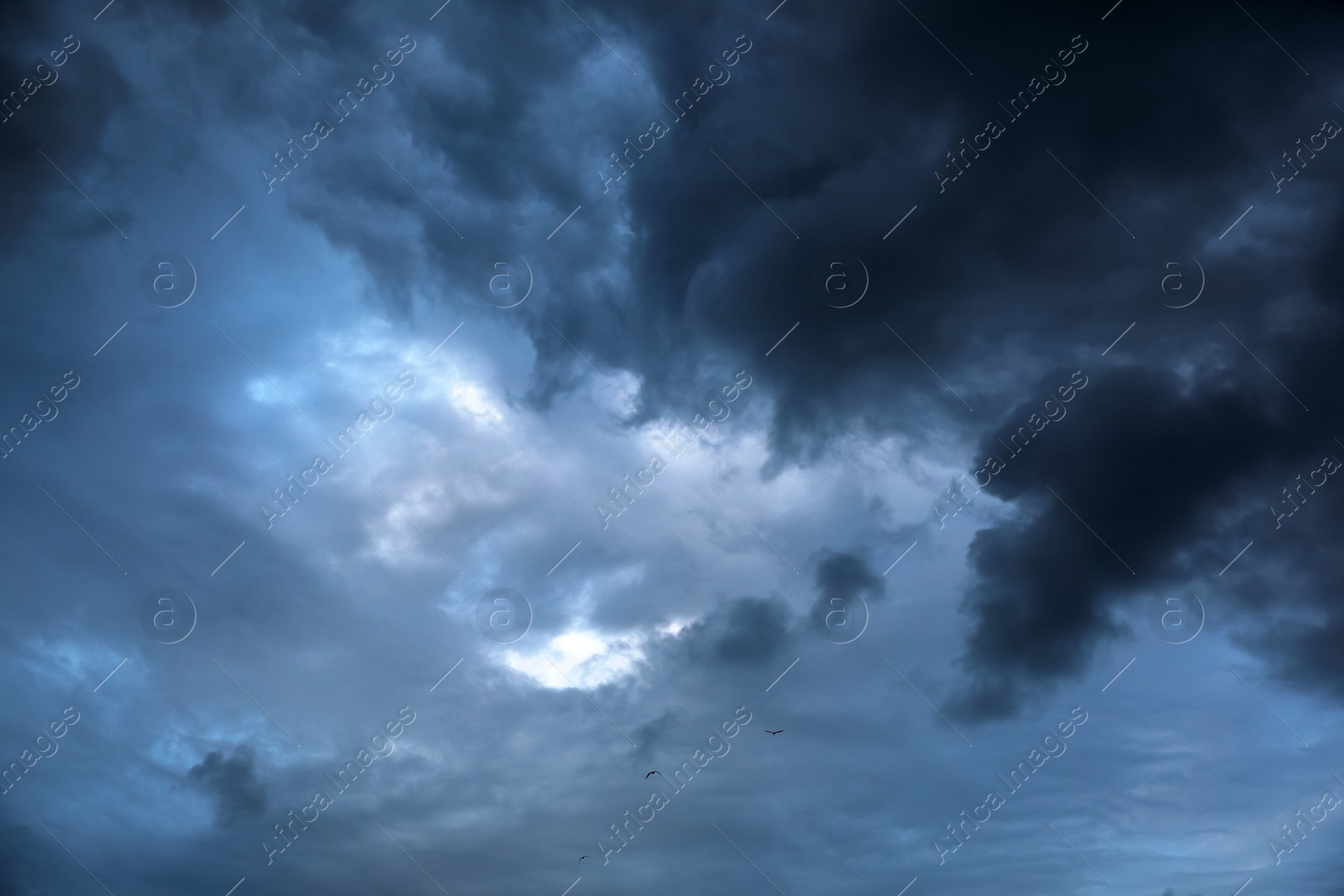 Photo of Picturesque view of sky with heavy rainy clouds