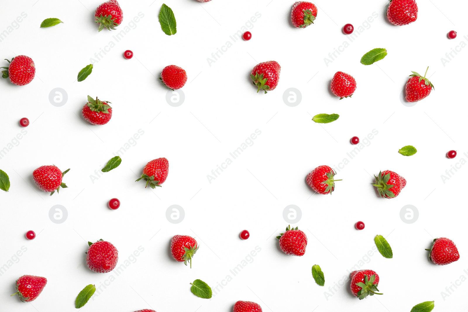 Photo of Flat lay composition with with tasty ripe strawberries, cranberries and mint on light background