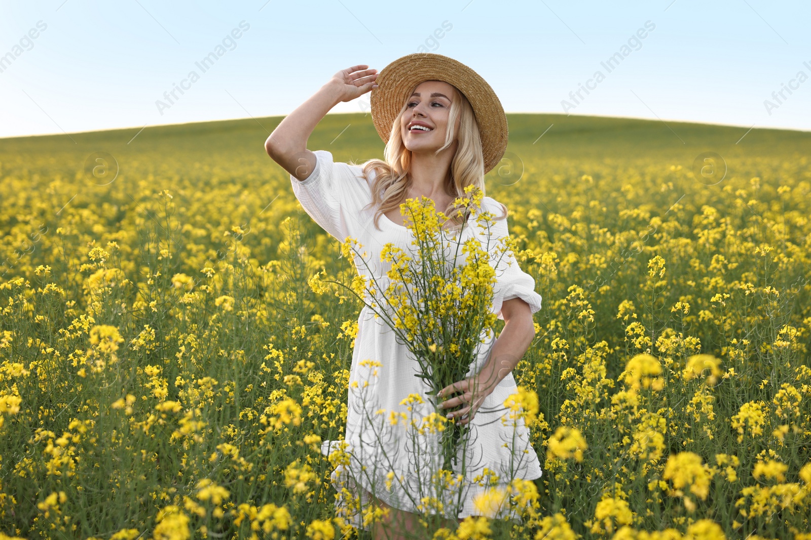 Photo of Portrait of happy young woman in field on spring day