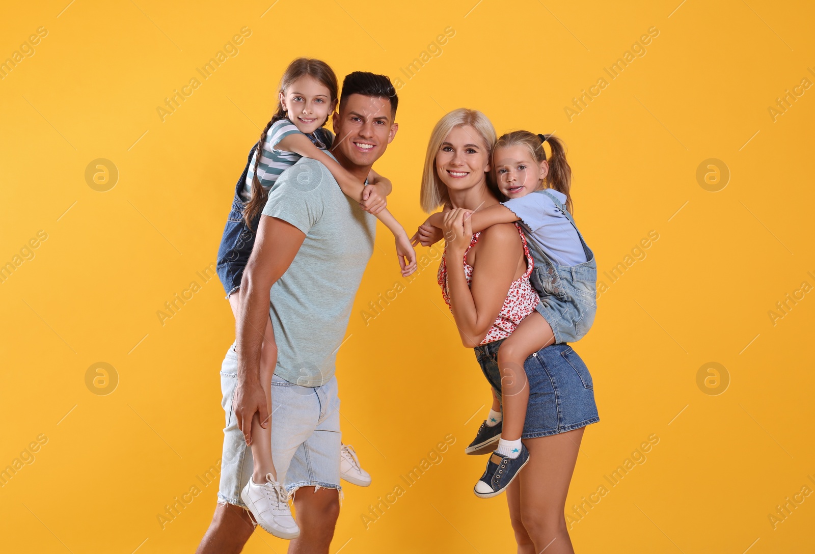 Photo of Portrait of happy family on yellow background