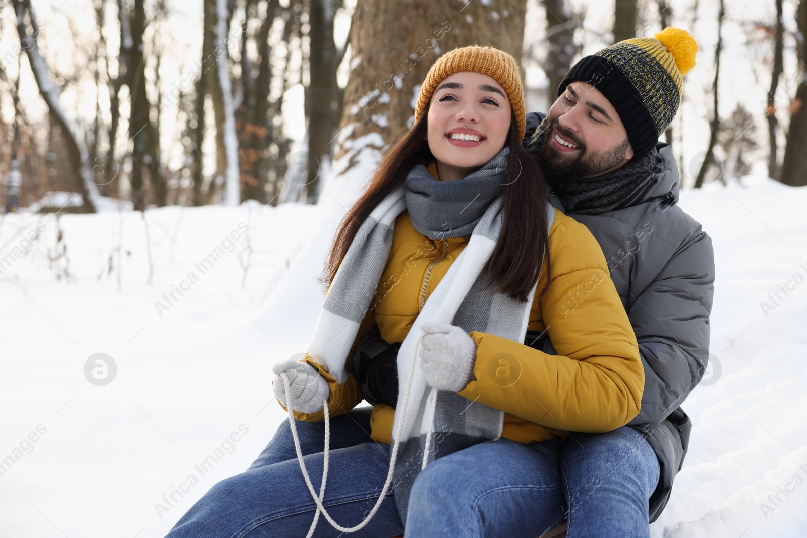 Photo of Portrait of happy young couple outdoors on winter day