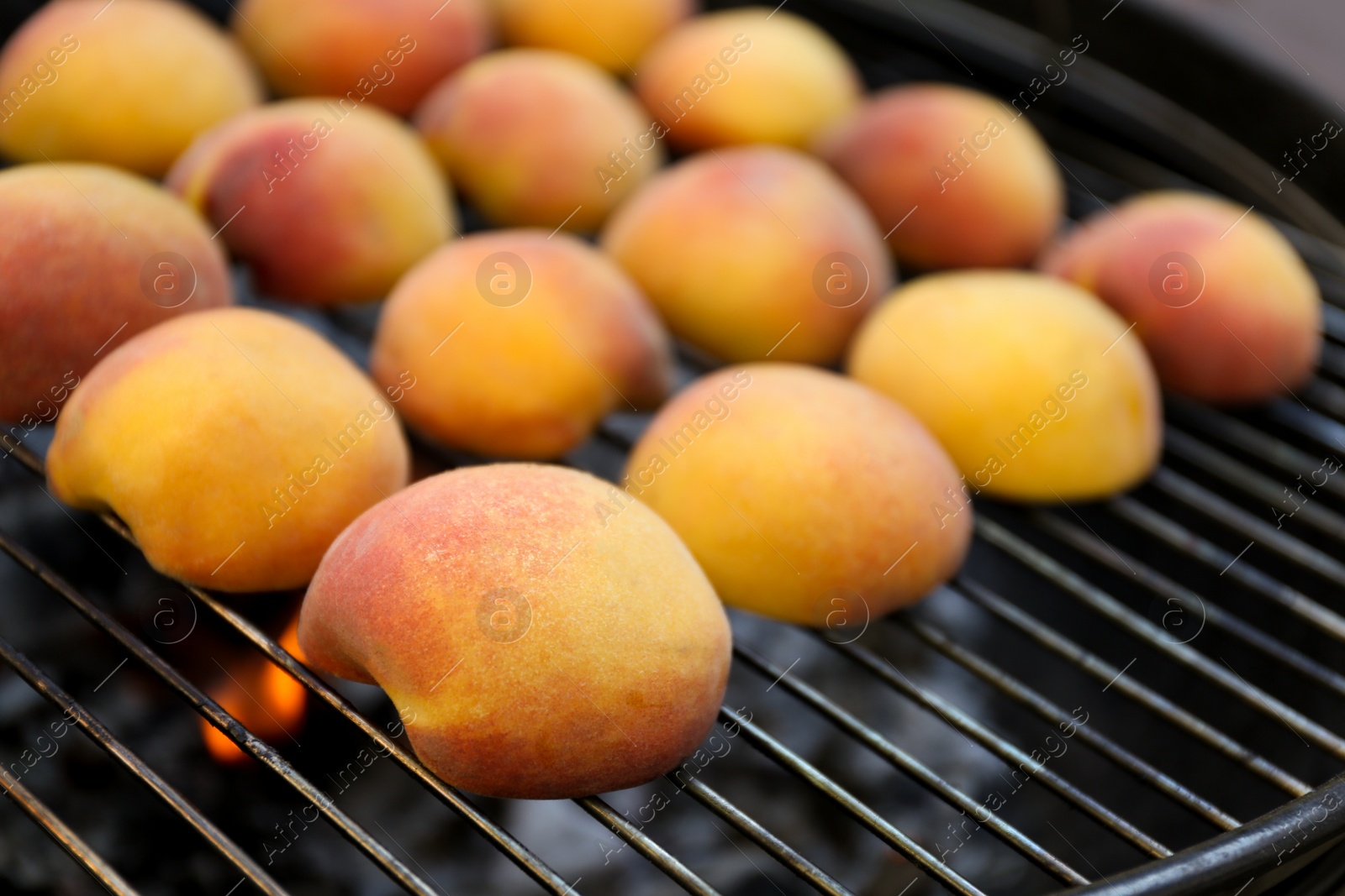 Photo of Modern grill with tasty juicy peaches, closeup