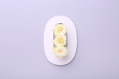 Photo of Paper number 0 and beautiful rose flowers on light grey background, top view