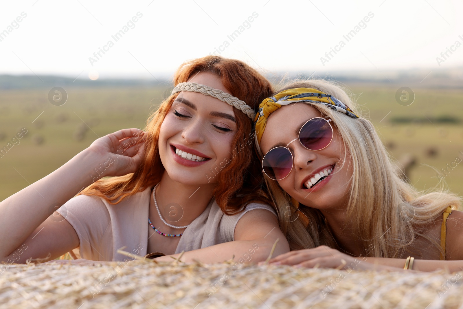 Photo of Portrait of beautiful happy hippie women in field