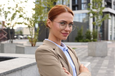 Photo of Portrait of beautiful woman in glasses outdoors