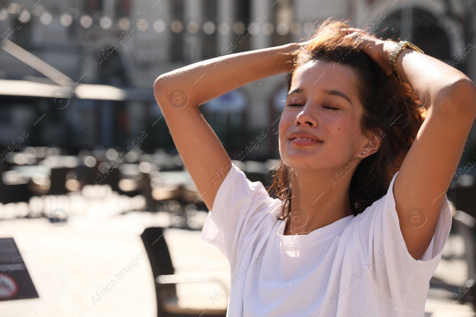 Photo of Portrait of happy young woman on city street