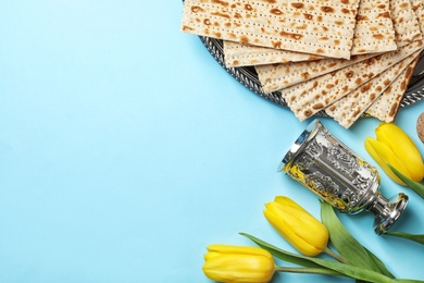 Photo of Flat lay composition with matzo and space for text on color background. Passover (Pesach) Seder