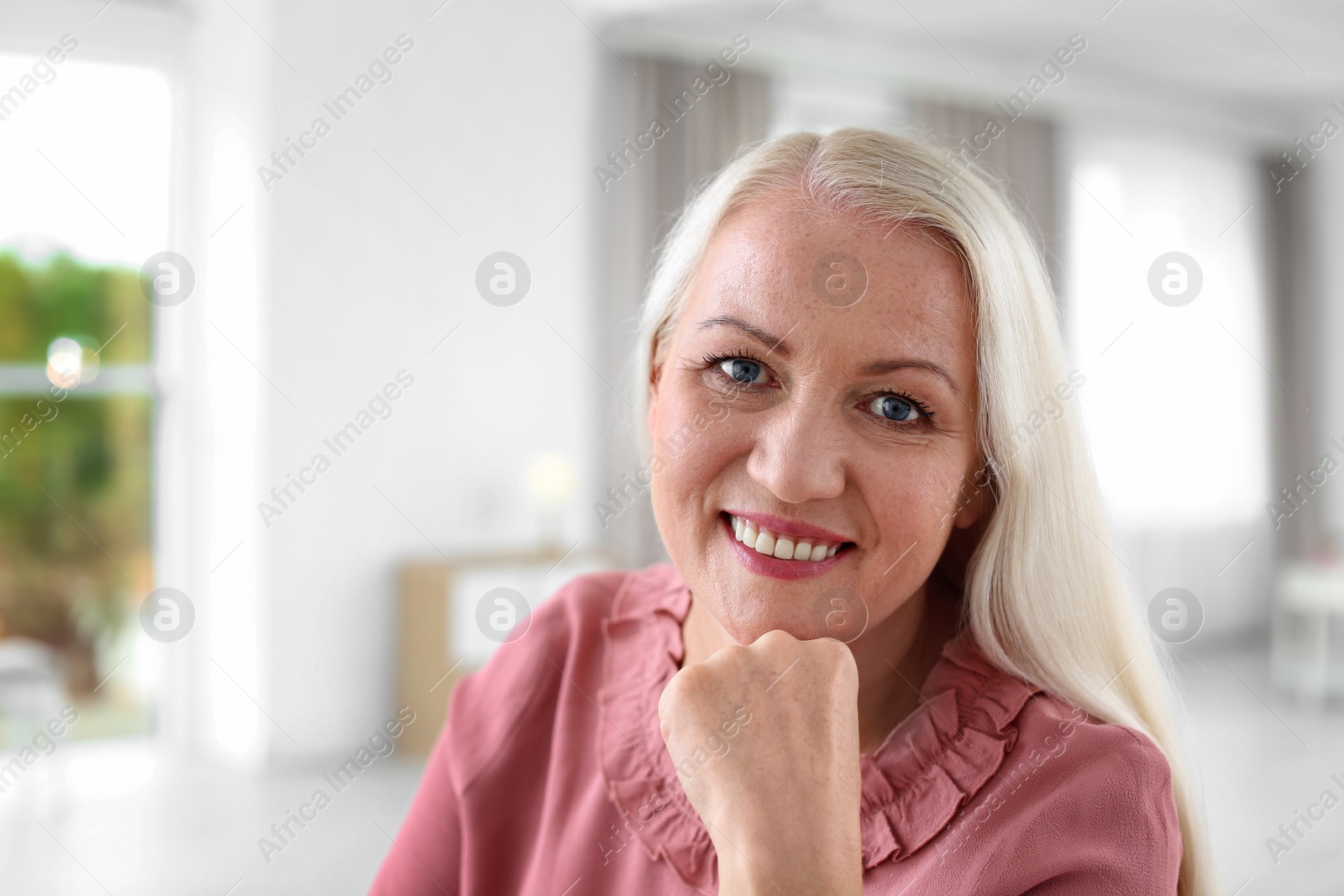 Photo of Portrait of beautiful older woman against blurred background