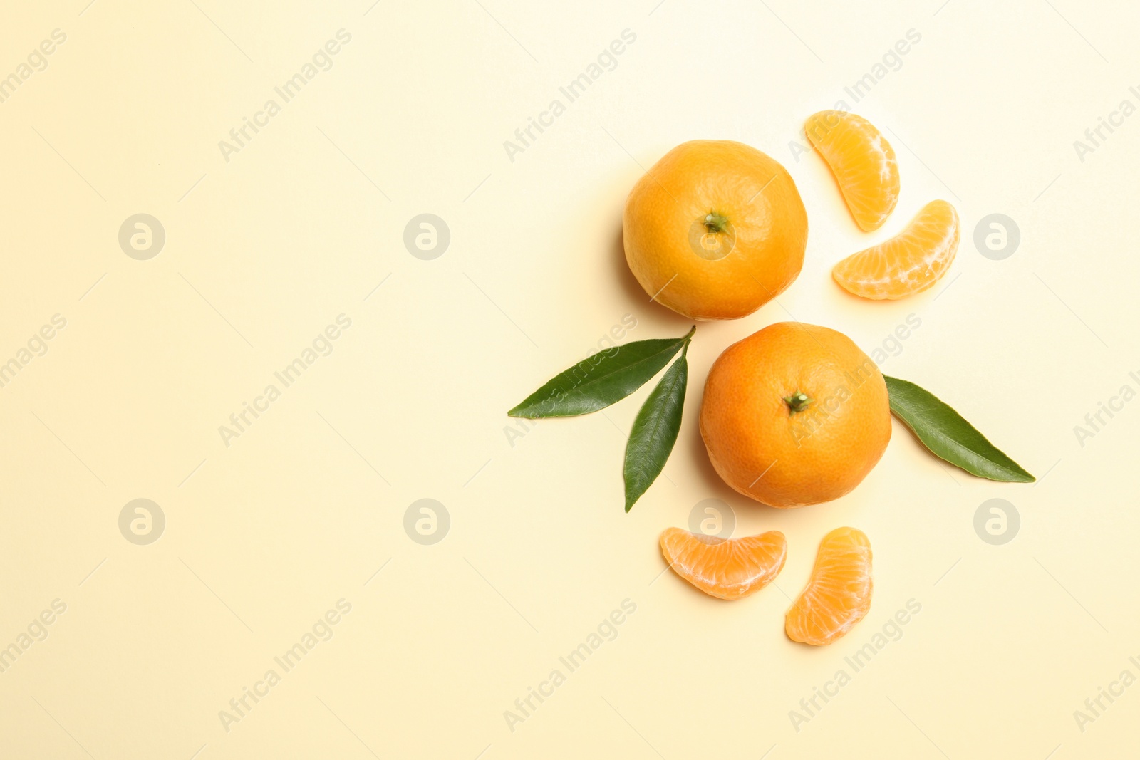 Photo of Composition with tangerines and leaves on color background, flat lay. Space for text