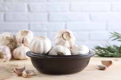 Bulbs and cloves of fresh garlic on wooden table