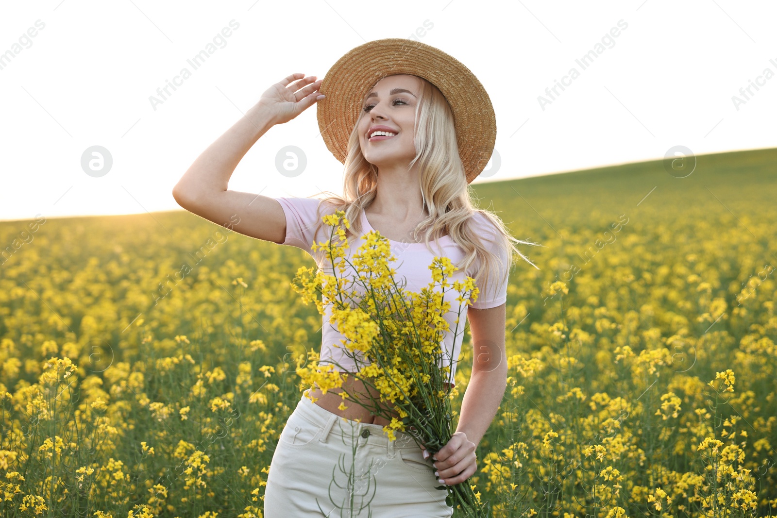 Photo of Portrait of happy young woman in field on spring day