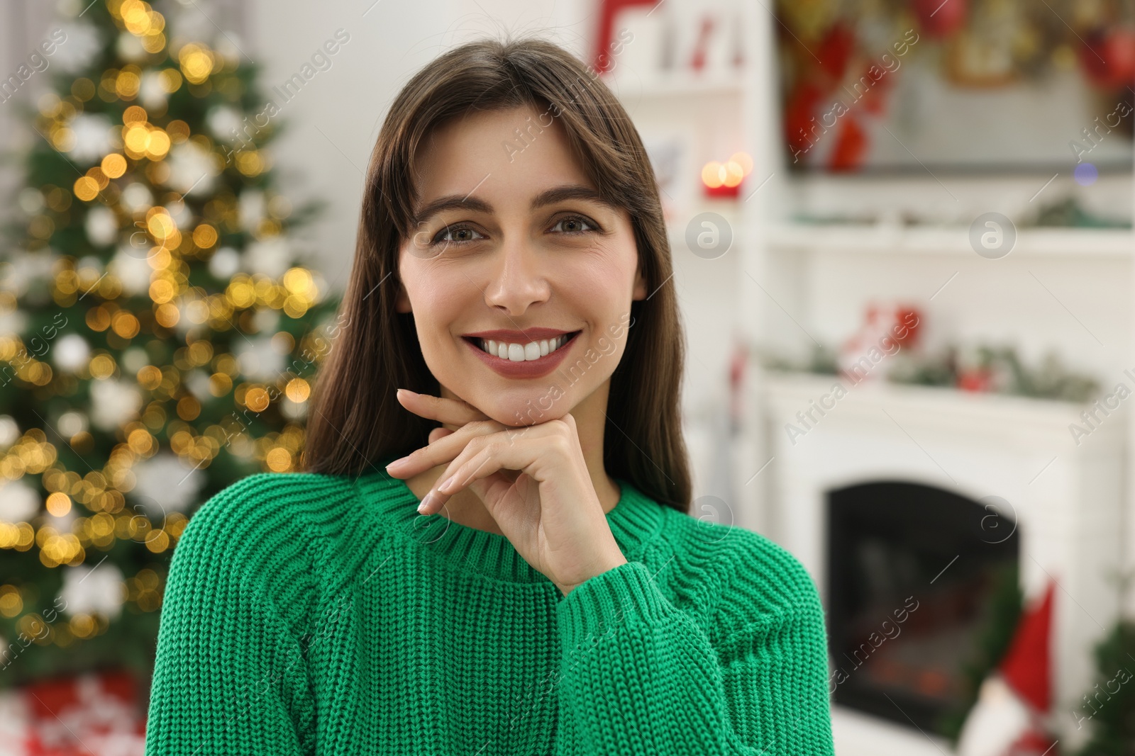 Photo of Portrait of smiling woman in room with Christmas decorations