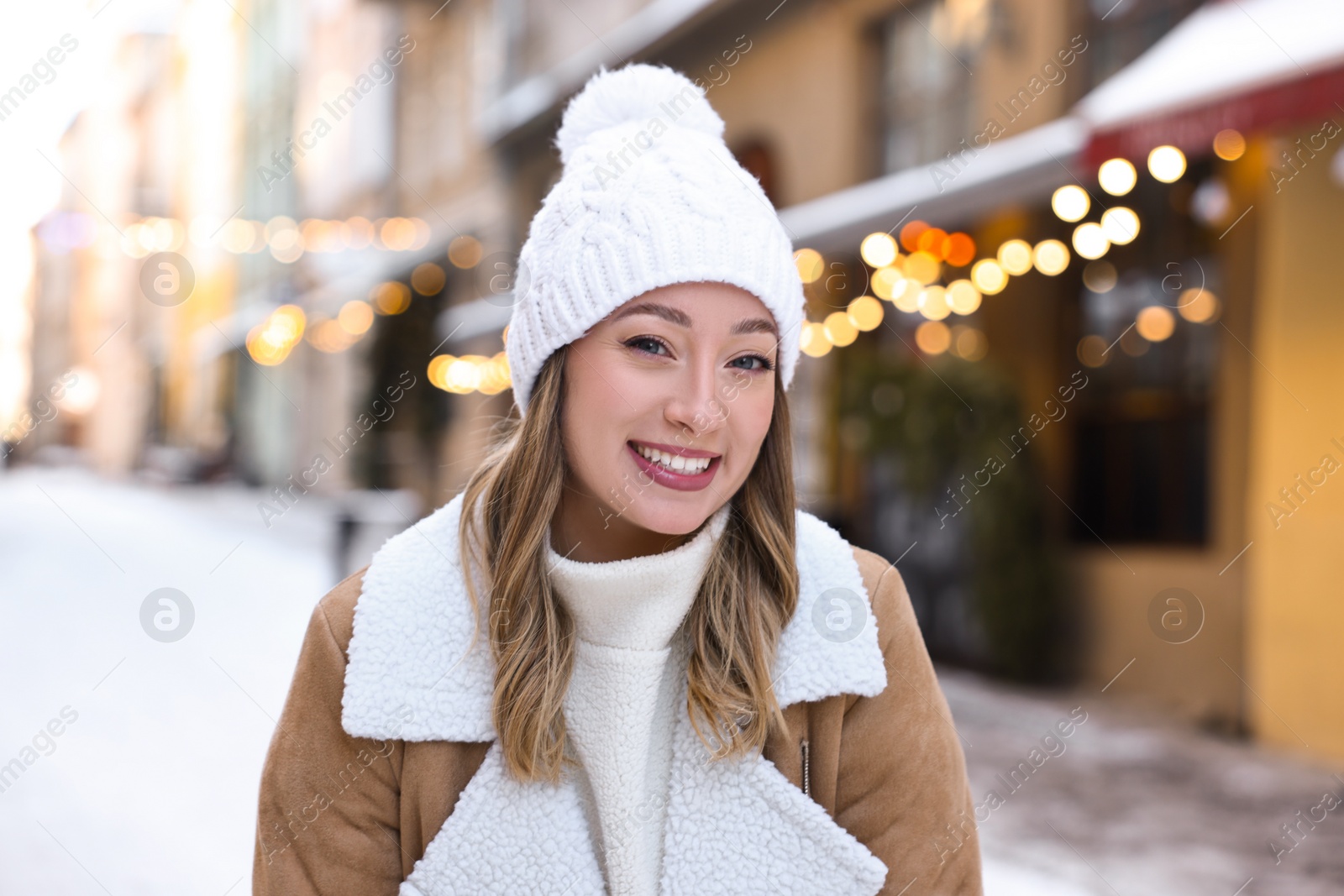 Photo of Portrait of smiling woman on city street in winter