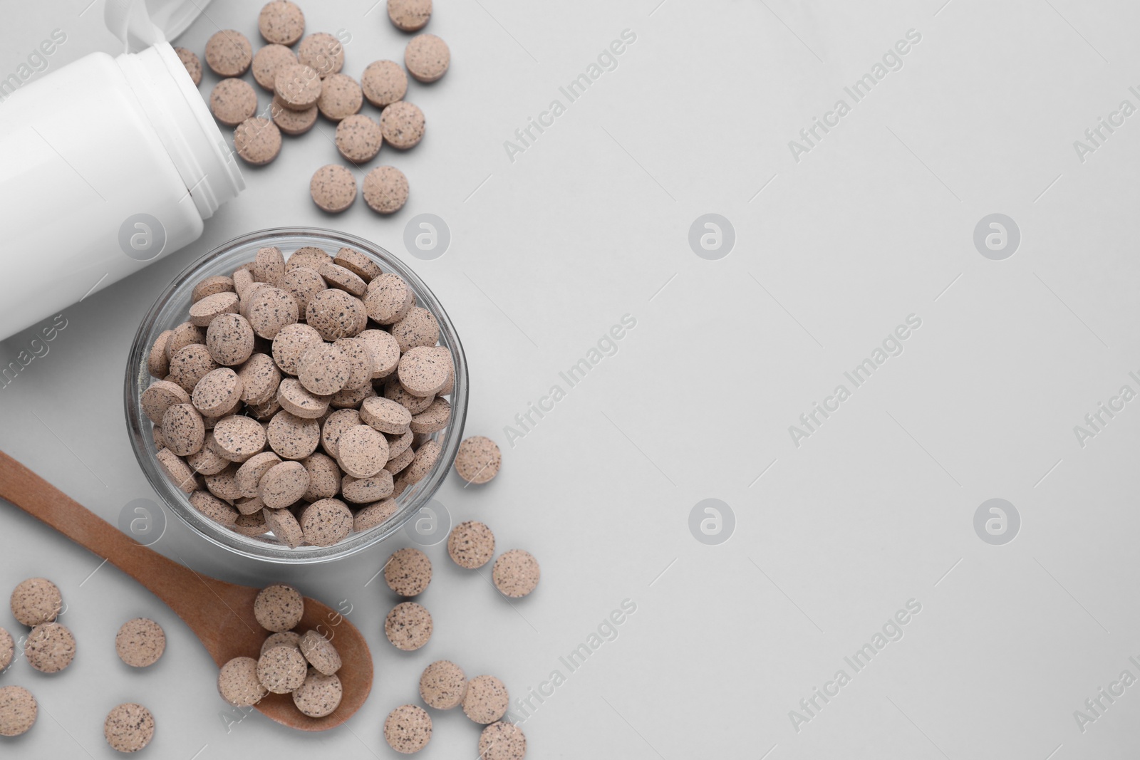 Photo of Flat lay composition with brewer`s yeast tablets on light grey background. Space for text