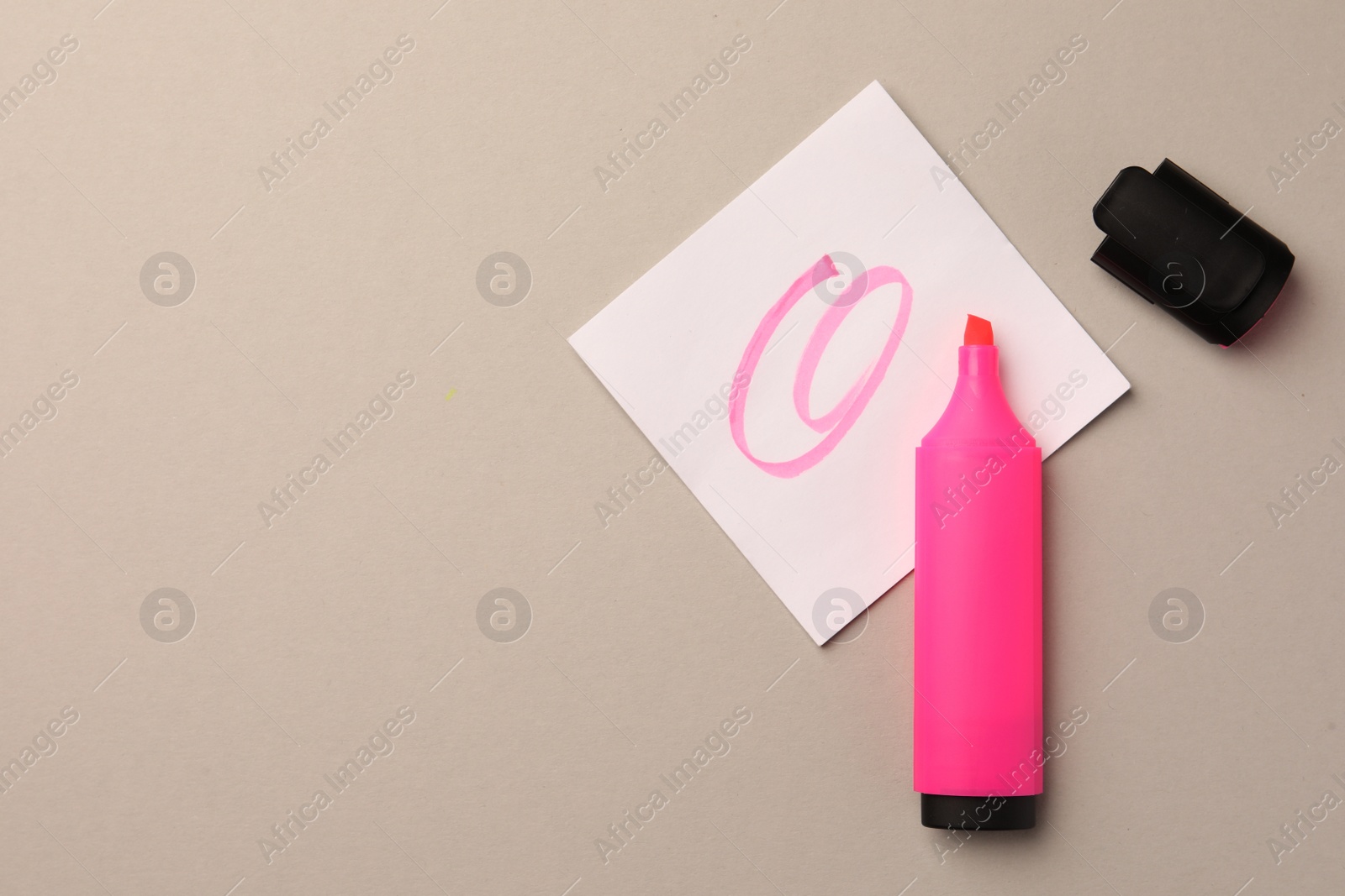 Photo of Bright pink marker and sticky note on light grey background, flat lay. Space for text