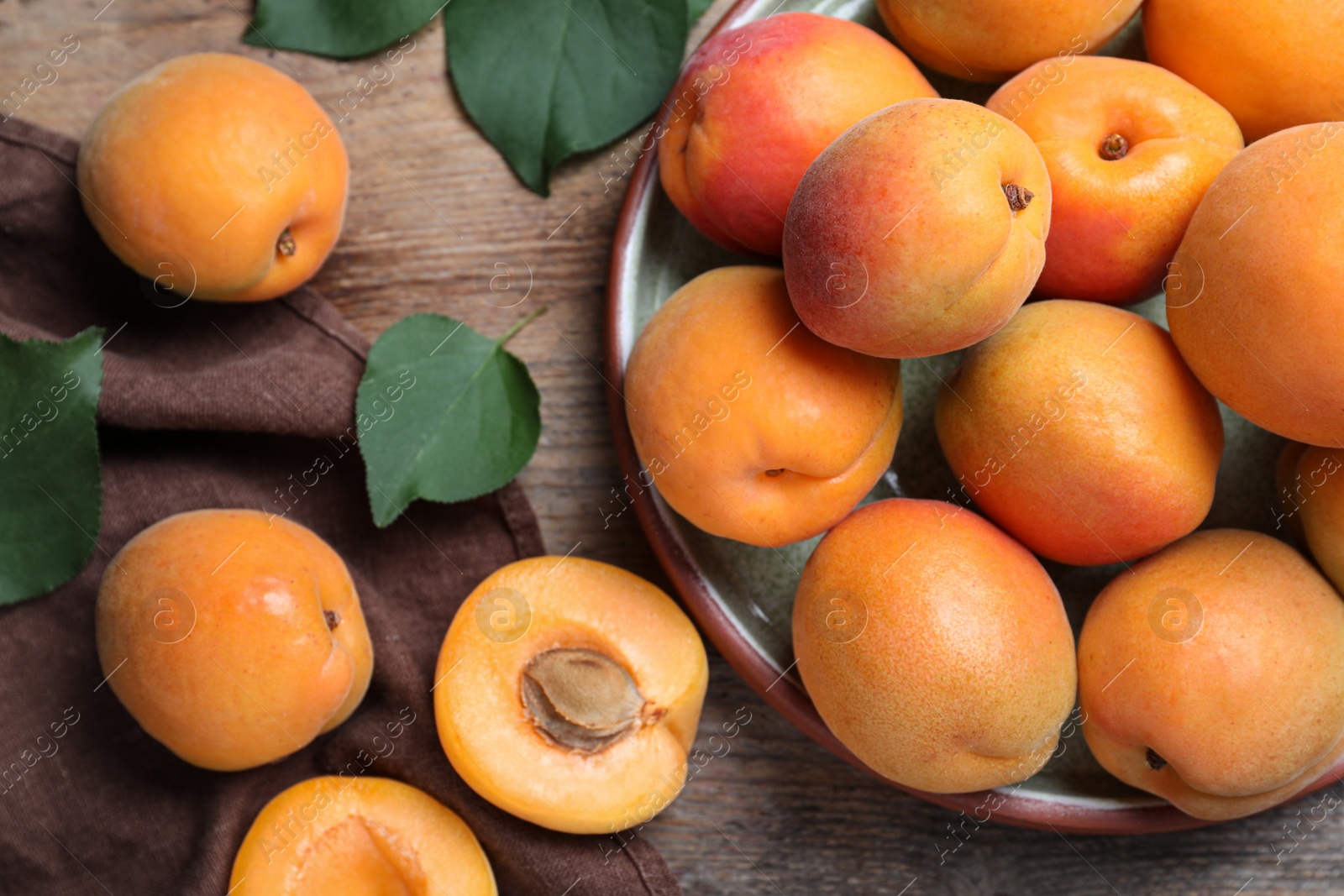 Photo of Delicious fresh ripe apricots on wooden table, flat lay