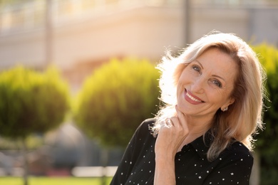 Photo of Portrait of happy mature woman in park on sunny day