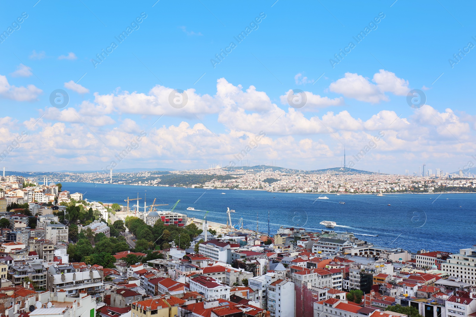 Photo of Picturesque view of beautiful city near sea