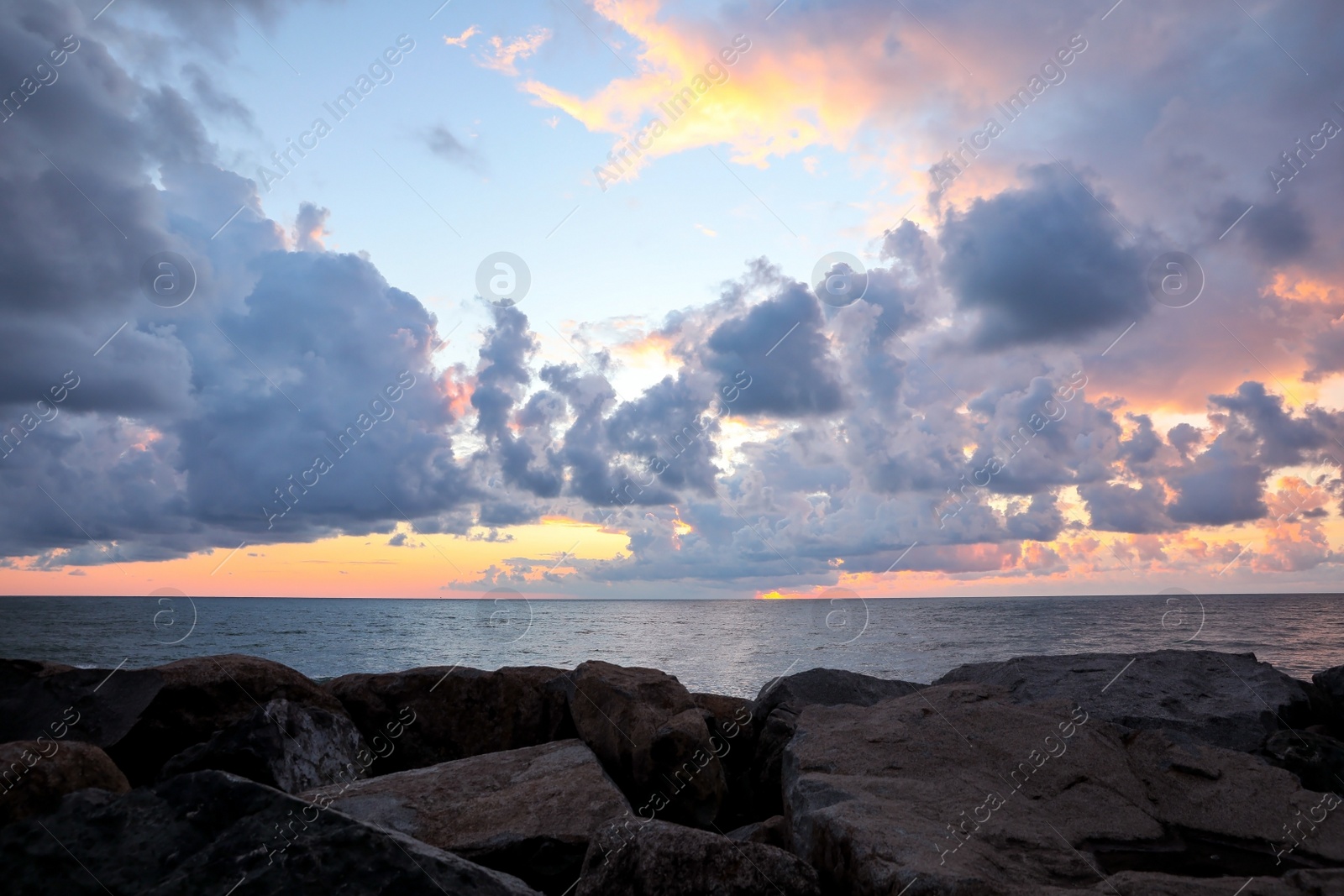 Photo of Picturesque view of sky with heavy rainy clouds over sea