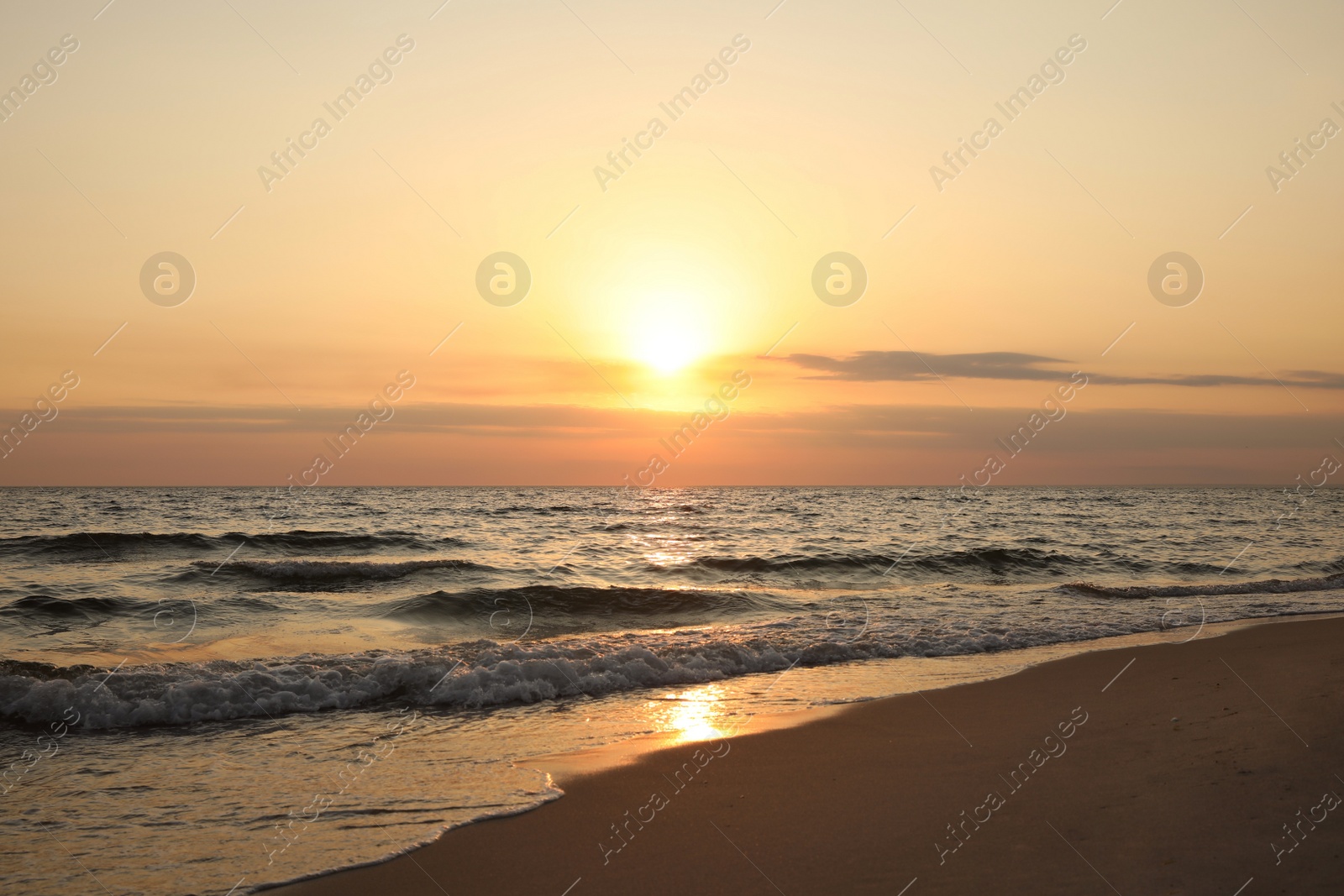 Photo of Beautiful view of sky over sea at sunset