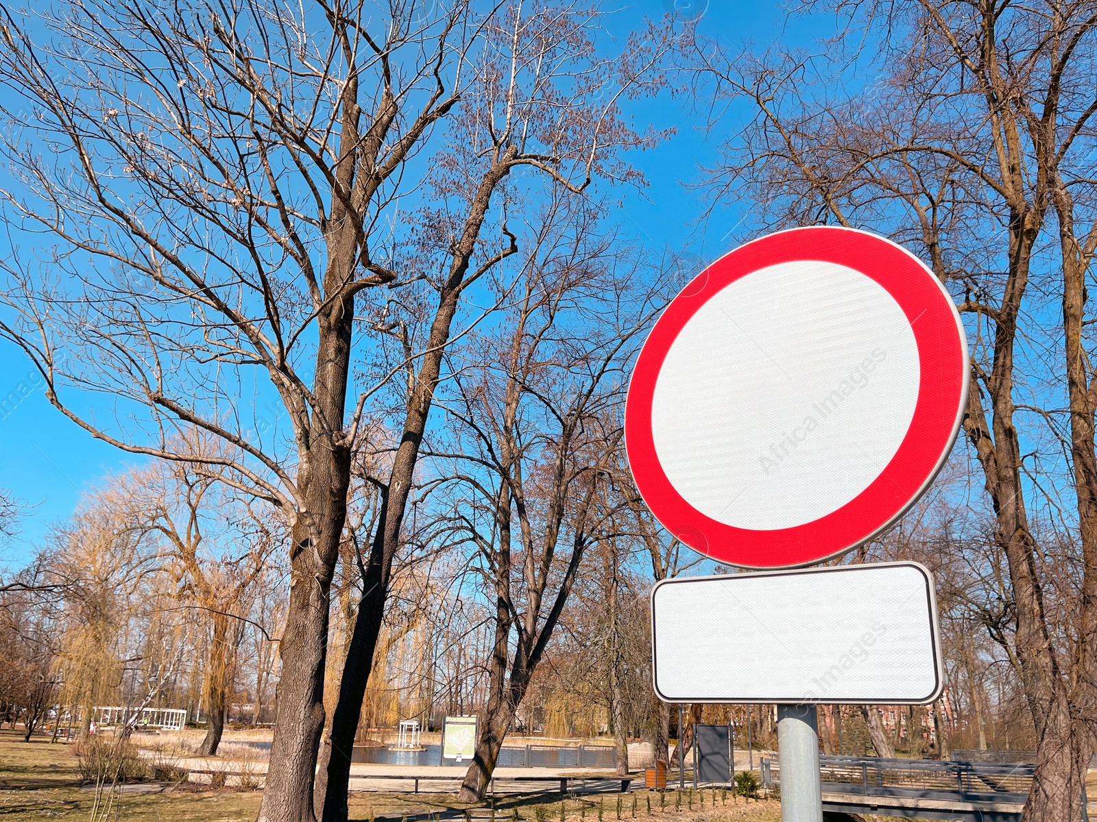 Photo of Traffic sign Road Closed To Vehicles outdoors on sunny day