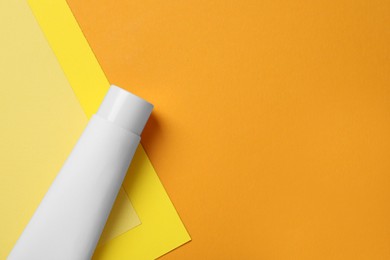 Photo of Blank tube of toothpaste on color background, top view. Space for text