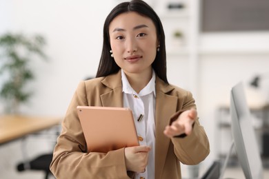 Photo of Portrait of beautiful businesswoman with tablet in office