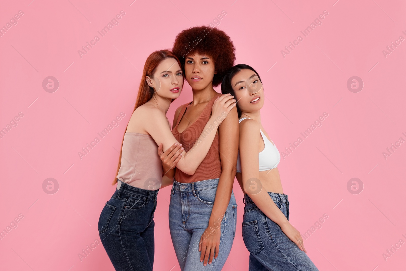 Photo of Portrait of beautiful young women on pink background