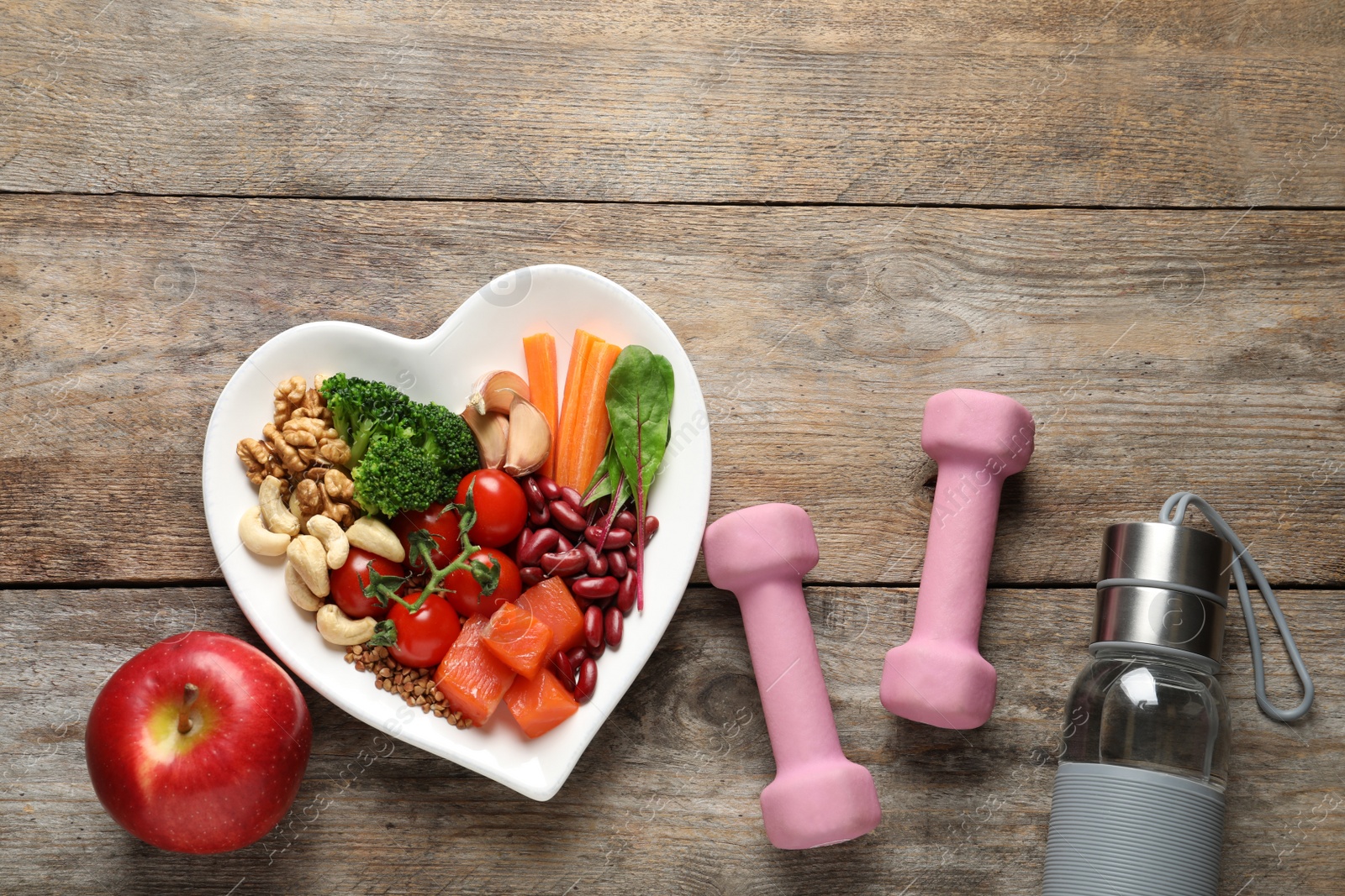 Photo of Flat lay composition with plate of heart-healthy diet products and space for text on wooden background