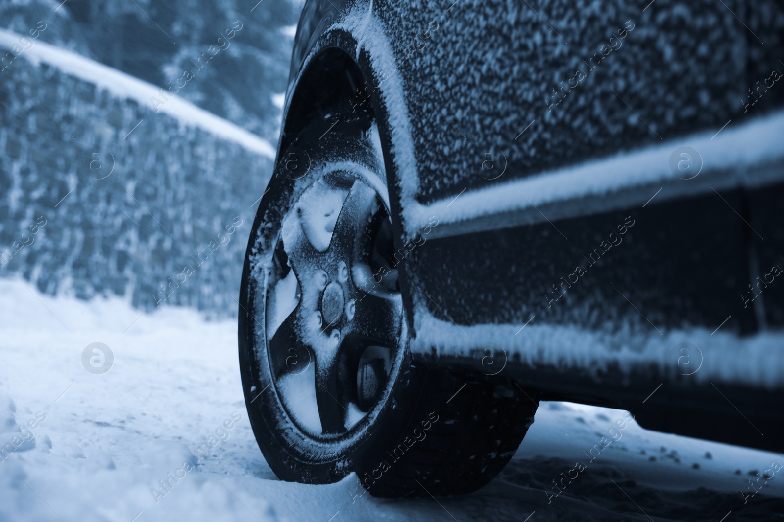 Photo of Closeup view of car on snowy country road