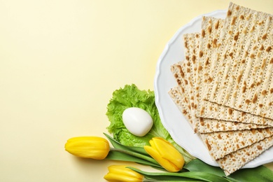 Photo of Flat lay composition with matzo and space for text on color background. Passover (Pesach) Seder