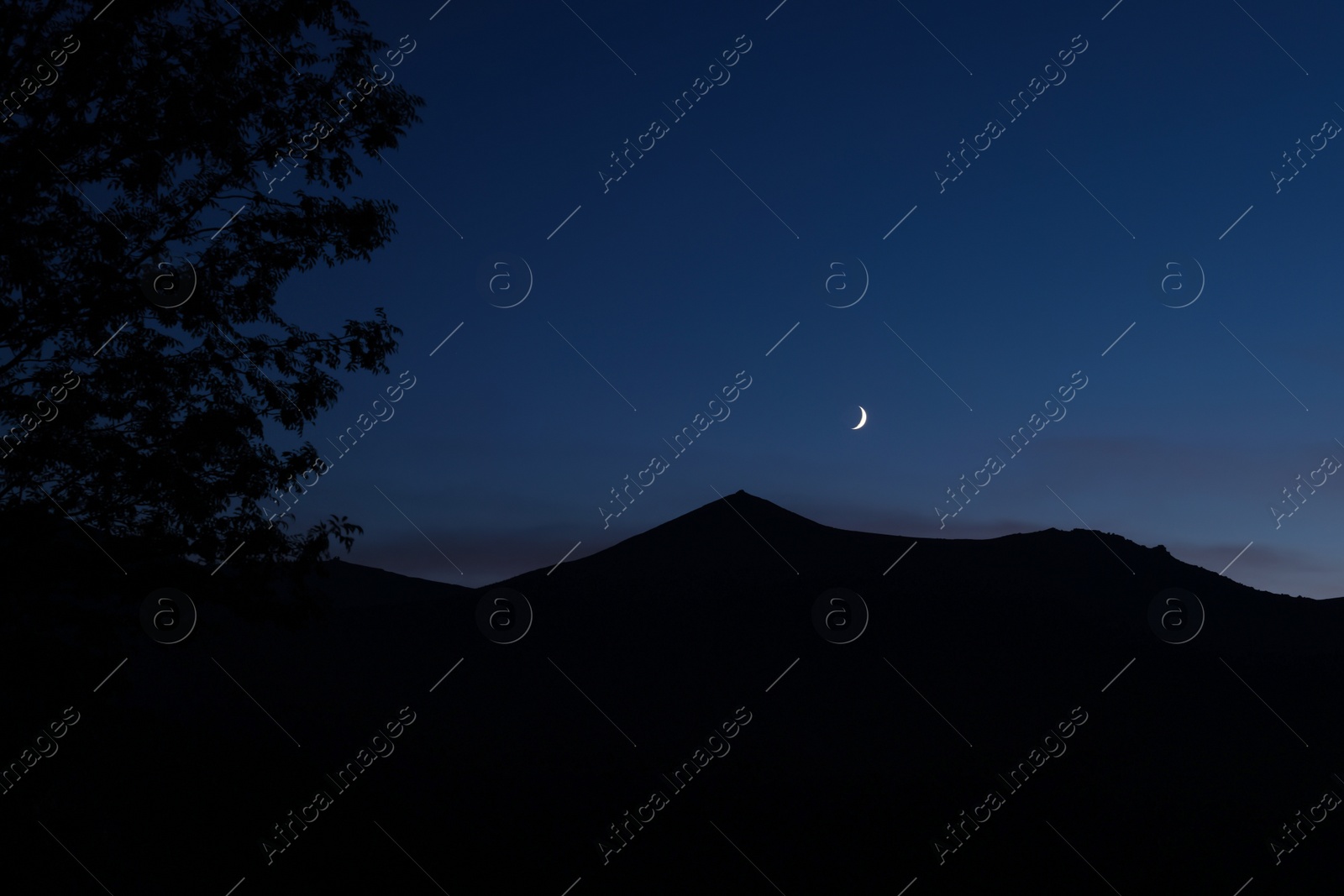 Photo of Silhouette of mountains against beautiful sky at night